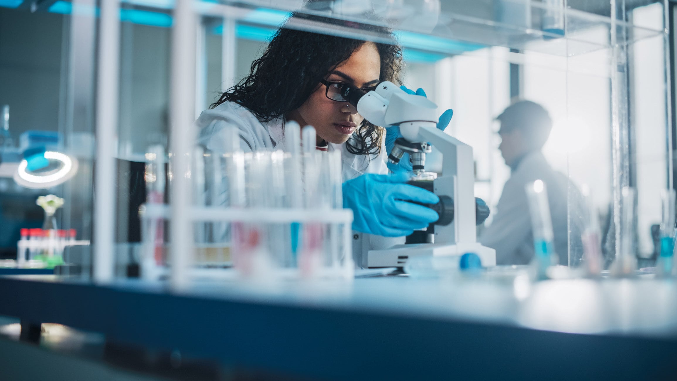 A woman leader working in the chemistry and STEM sector